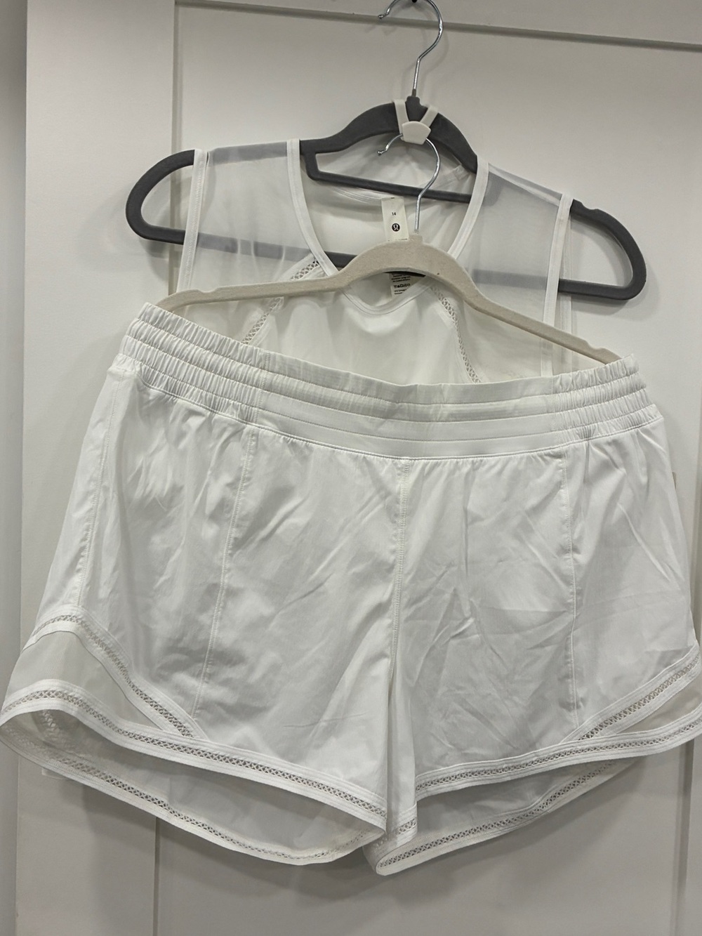 NWT Lululemon White Sculpt Cropped Tank + Hotty Hot Shorts Bundle Size 14